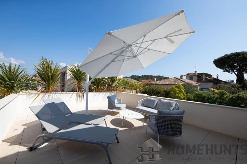 3 Bedroom Apartment in Saint Tropez 12