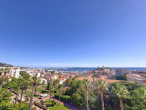 2 Bedroom Apartment in Cannes 2