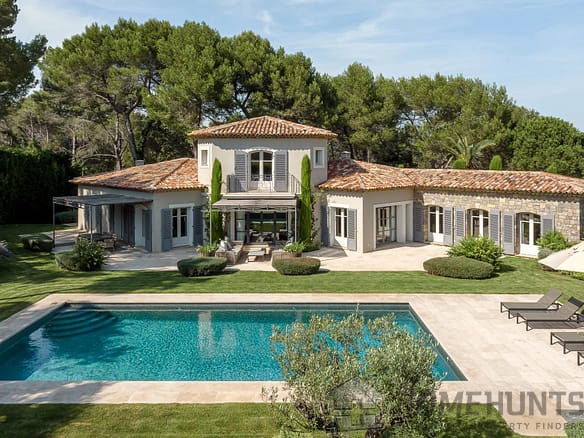 5 Bedroom Villa/House in Mougins 2