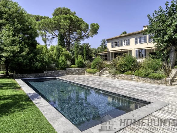 4 Bedroom Villa/House in Mougins 20