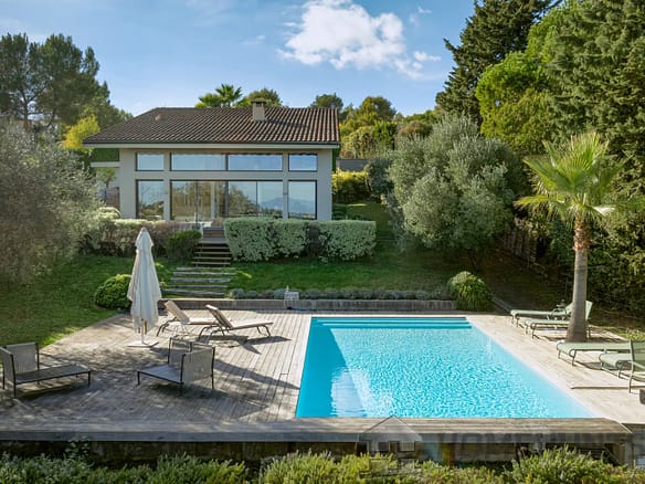 4 Bedroom Villa/House in Valbonne 9