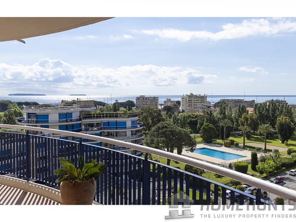 2 Bedroom Apartment in Mandelieu La Napoule 6