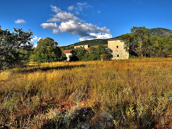 Villa/House in Les Salles Sur Verdon 2