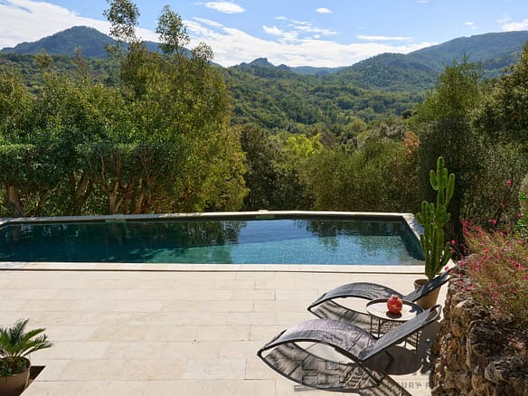 8 Bedroom Villa/House in Mandelieu La Napoule 30