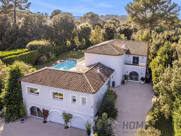 6 Bedroom Villa/House in Valbonne 12