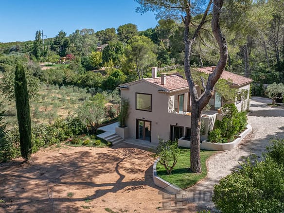 4 Bedroom Villa/House in Aix En Provence 5