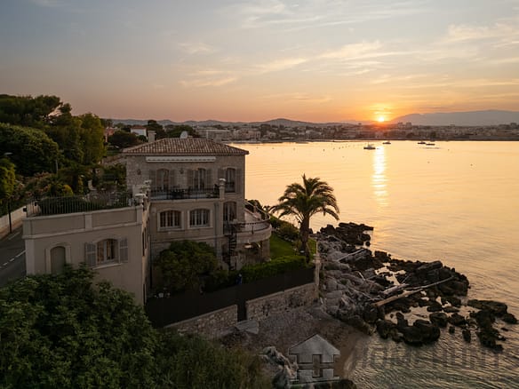 Villa/House For Sale in Cap D Antibes 36