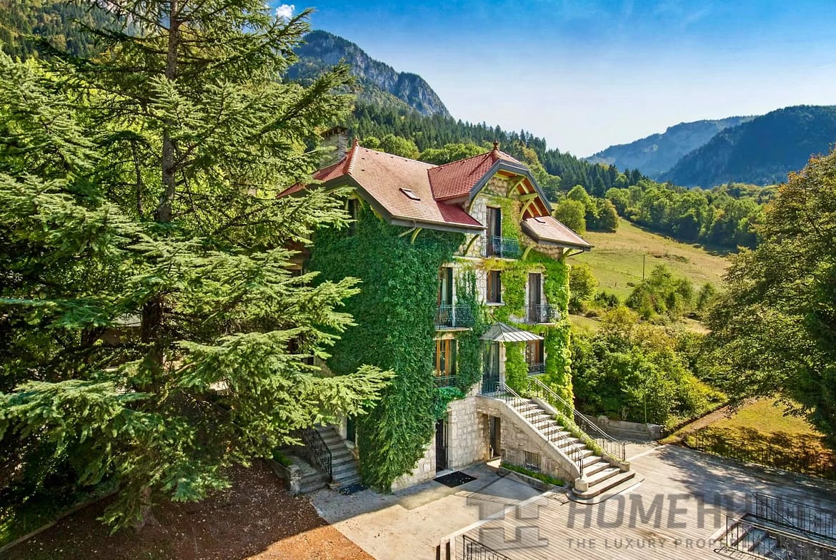 Villa/House For Sale in Le Grand Bornand HH15167359