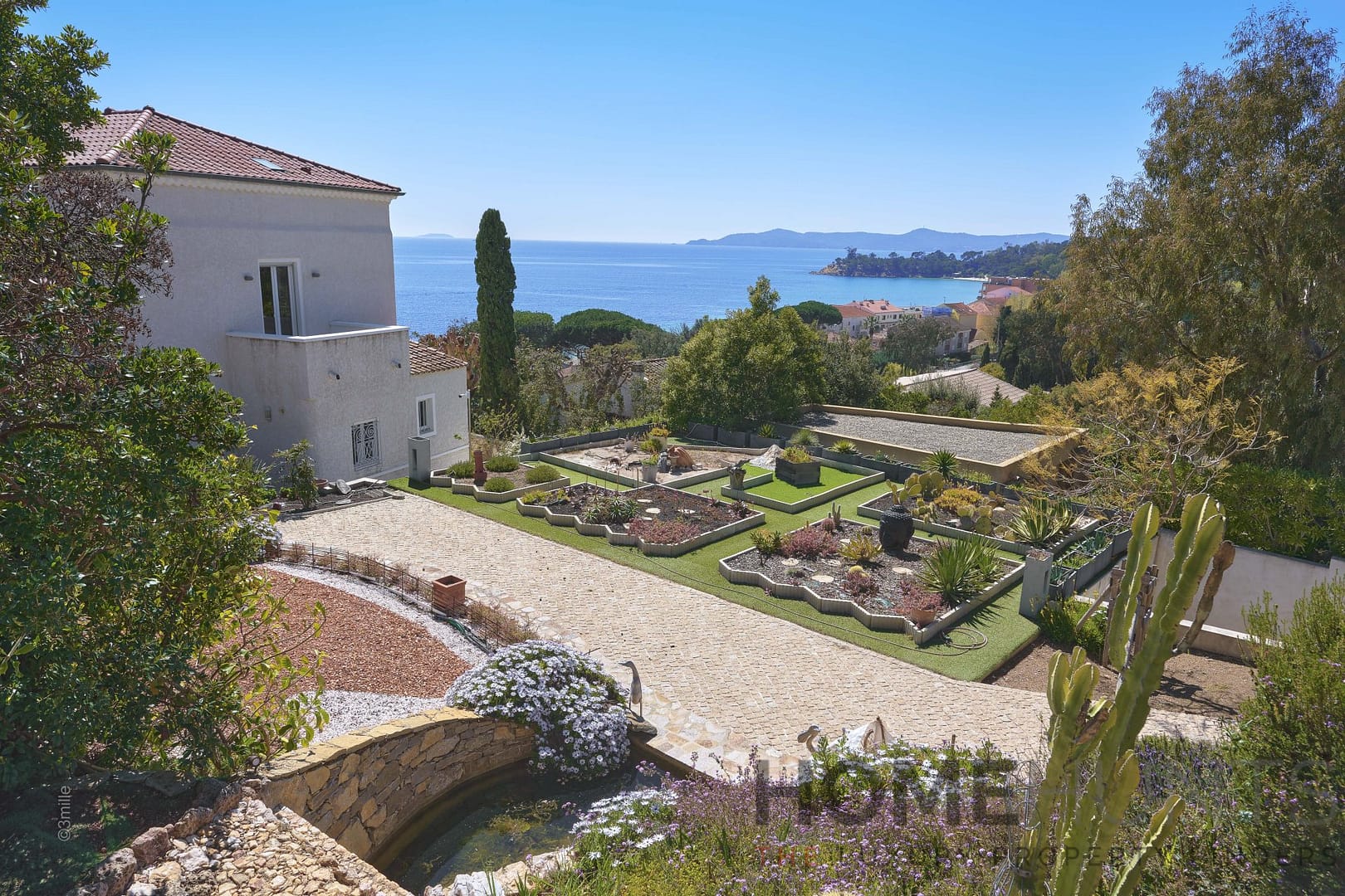 Villa/House For Sale in Le Lavandou HH14276990