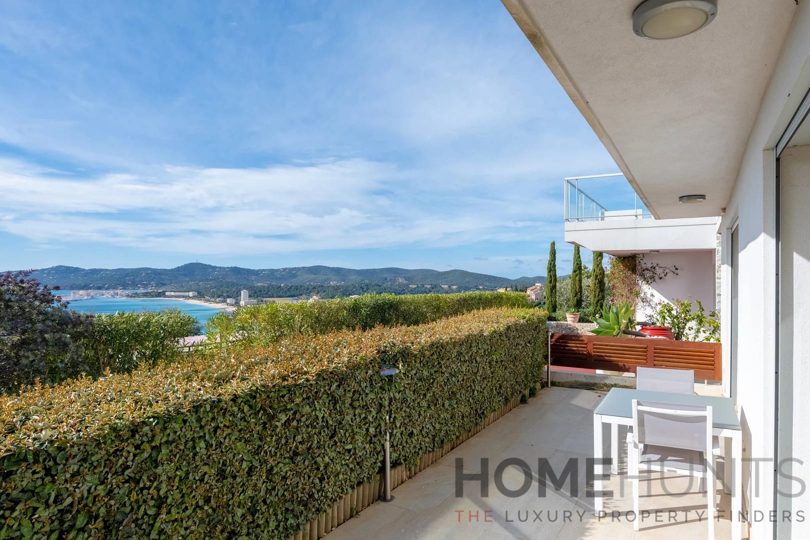 Villa/House For Sale in Le Lavandou HH15294354