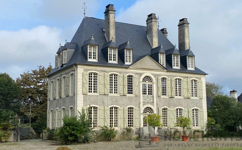 Castle/Estates For Sale in Pau HH15121424
