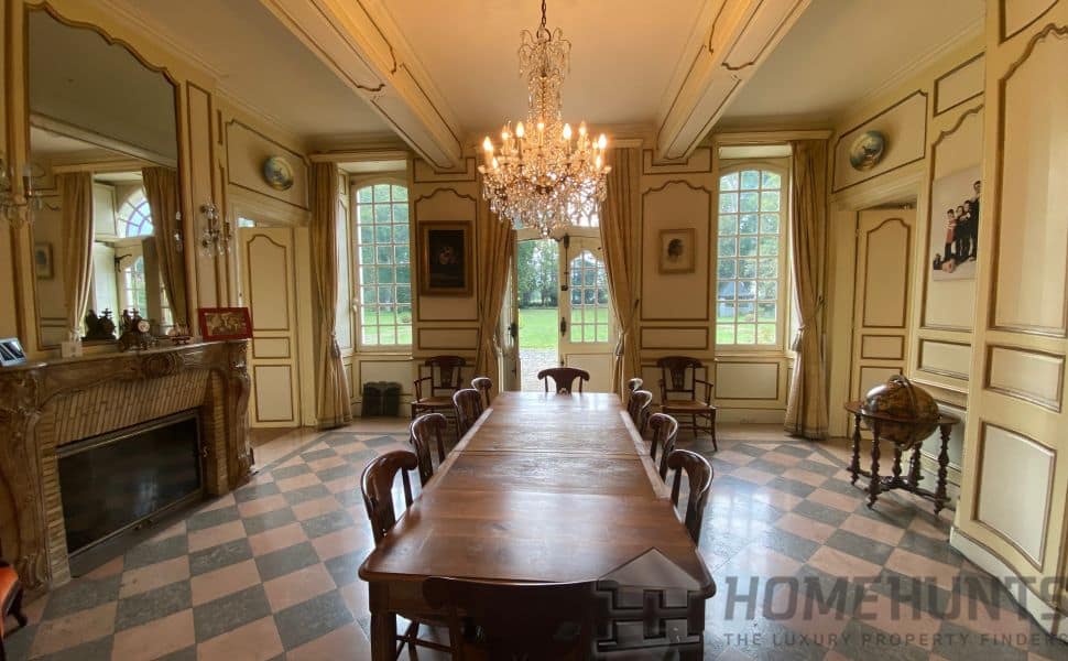 Castle/Estates For Sale in Pau HH15121424