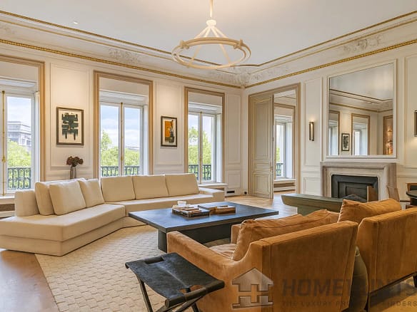 3 Bedroom Apartment in Paris 8th (Golden Triangle - Parc Monceau) 4
