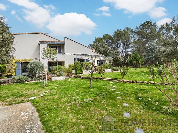 4 Bedroom Villa/House in Rognes 2