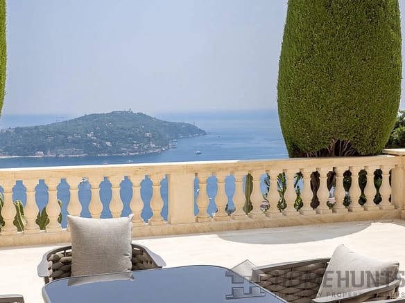 3 Bedroom Apartment in Villefranche Sur Mer 2