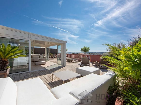 4 Bedroom Apartment in Cannes 3