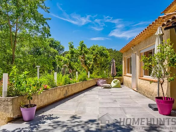Villa/House For Sale in Aix En Provence 34