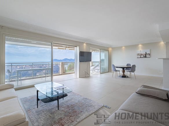 2 Bedroom Apartment in Cannes 30
