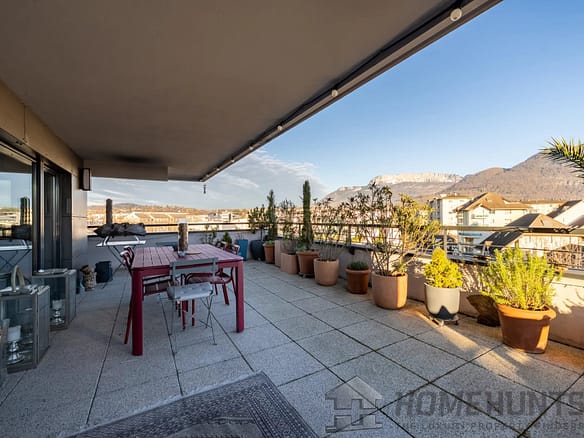 4 Bedroom Apartment in Annecy 4