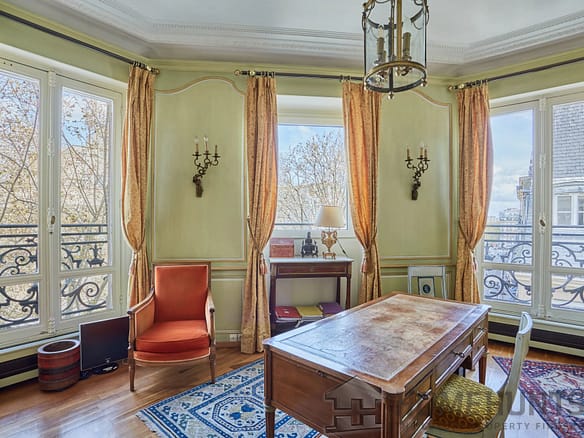 3 Bedroom Apartment in Paris 7th (Invalides, Eiffel Tower, Orsay) 2