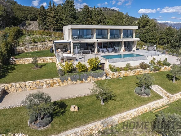 6 Bedroom Villa/House in Chateauneuf Grasse 10