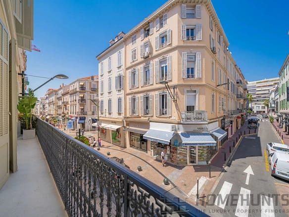 4 Bedroom Apartment in Cannes 7