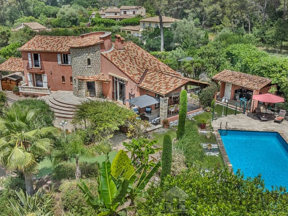 5 Bedroom Villa/House in Roquefort Les Pins 16
