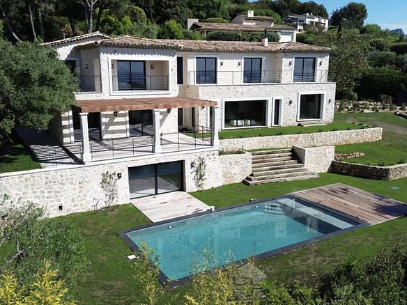 5 Bedroom Villa/House in St Paul 12