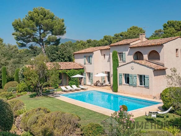 4 Bedroom Villa/House in Roquefort Les Pins 2