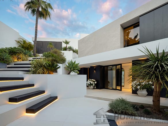 5 Bedroom Villa/House in Benahavís 36