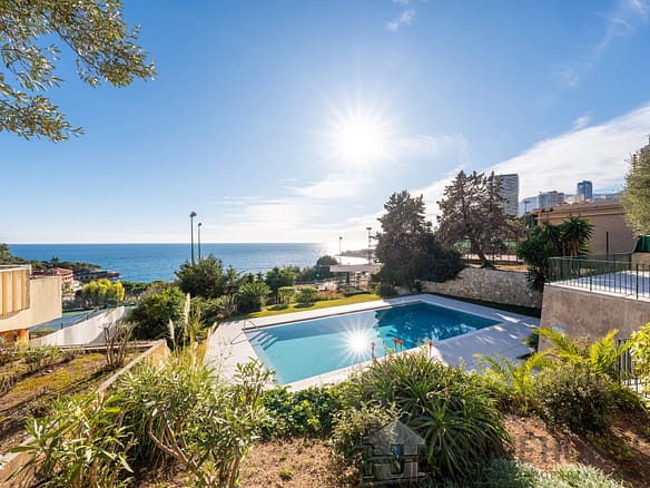 2 Bedroom Apartment in Roquebrune Cap Martin 9
