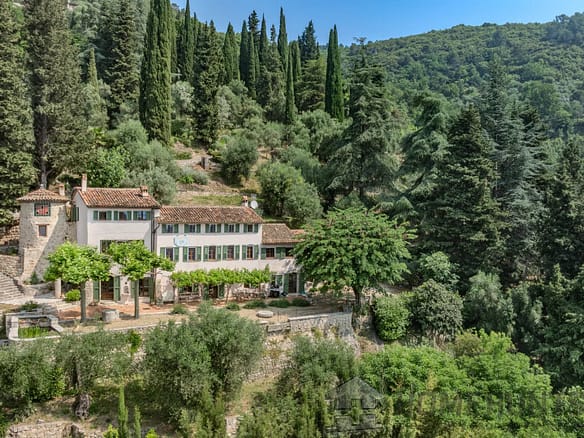 Villa/House For Sale in Grasse 2