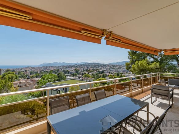3 Bedroom Apartment in Le Cannet 26