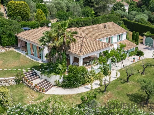 Villa/House For Sale in Valbonne 3