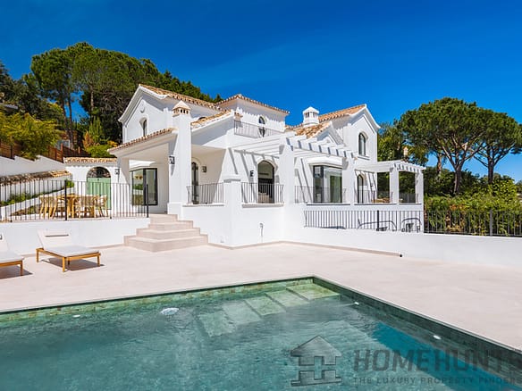 Villa/House For Sale in El Madroñal 3