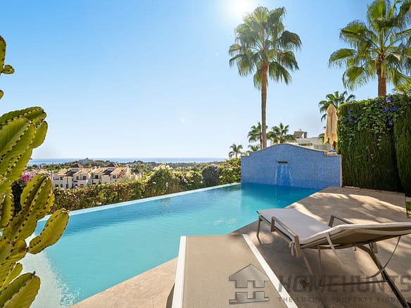 5 Bedroom Villa/House in El Paraiso 5