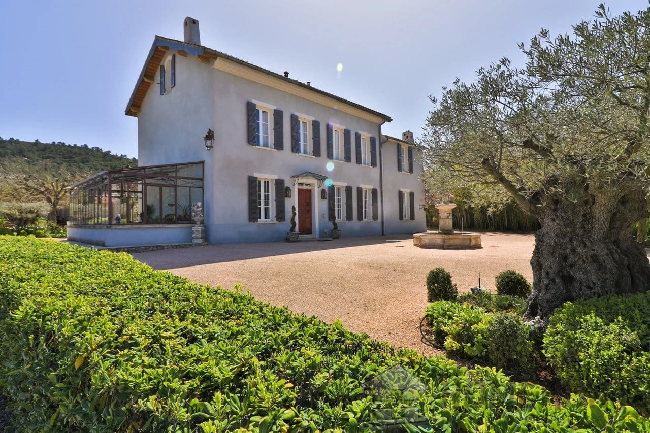 Villa/House For Sale in Toulon HH15027884