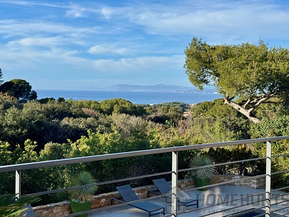 6 Bedroom Villa/House in Six Fours Les Plages 3