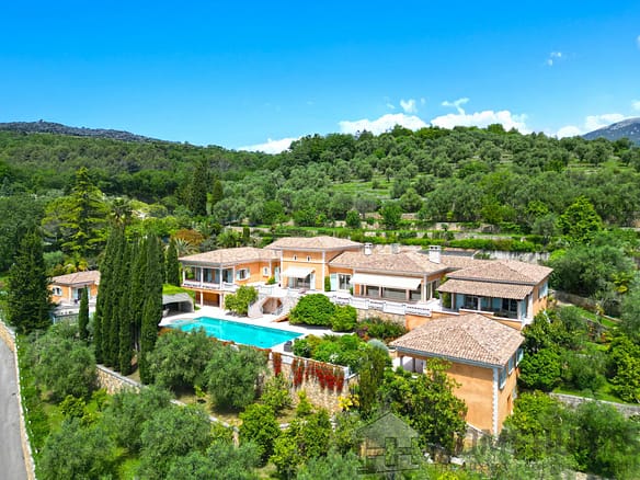 10 Bedroom Villa/House in Le Rouret 4