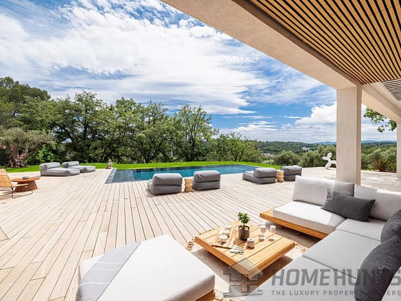 Villa/House For Sale in Valbonne 2