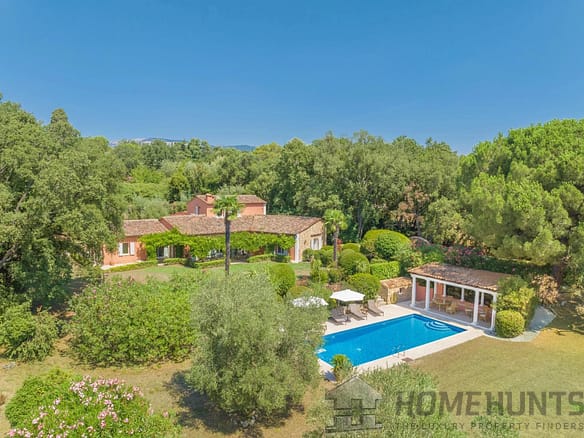 6 Bedroom Villa/House in Auribeau Sur Siagne 3