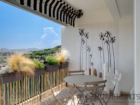 2 Bedroom Apartment in Cannes 12