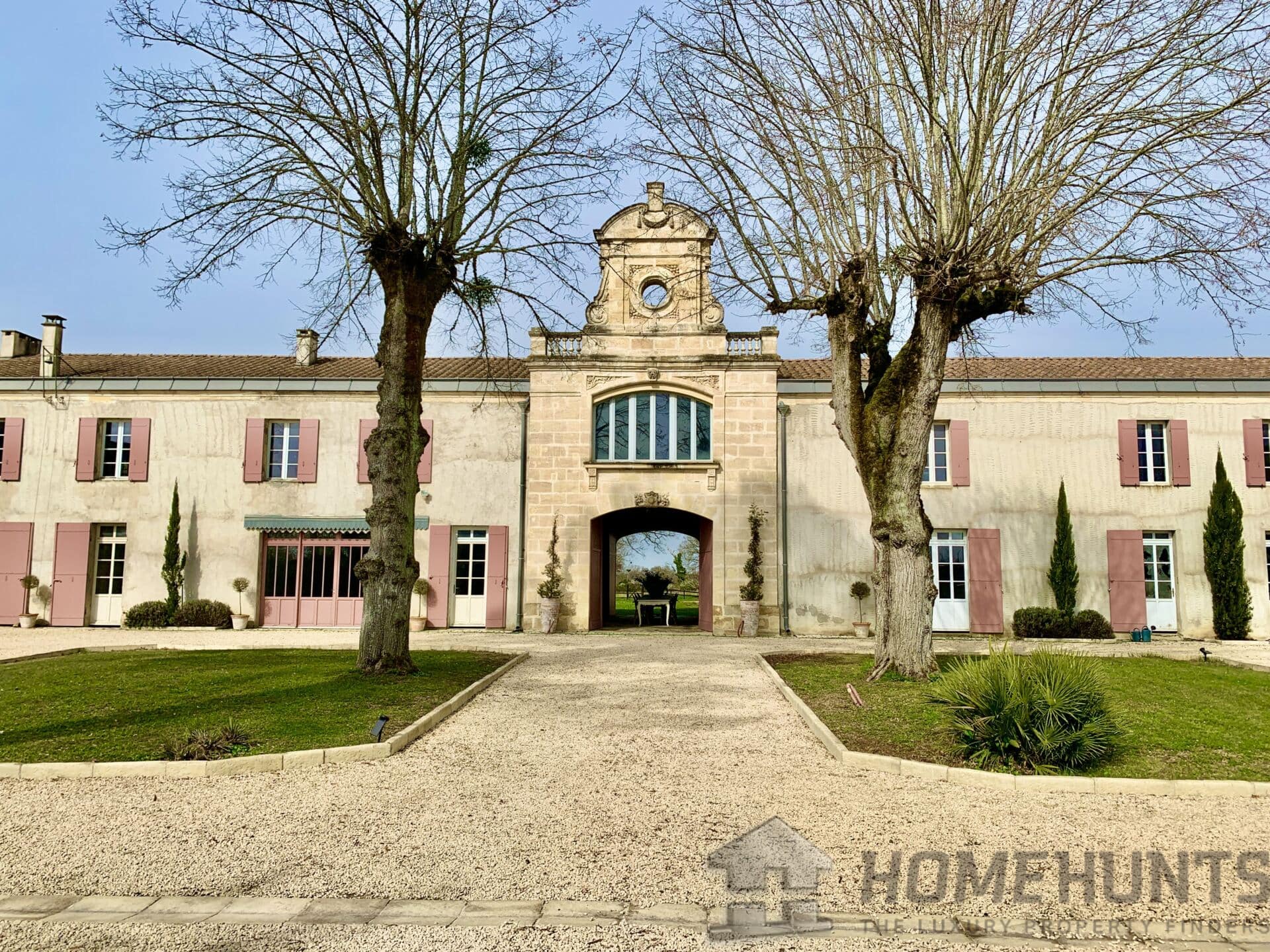 Castle/Estates For Sale in Montpouillan 3