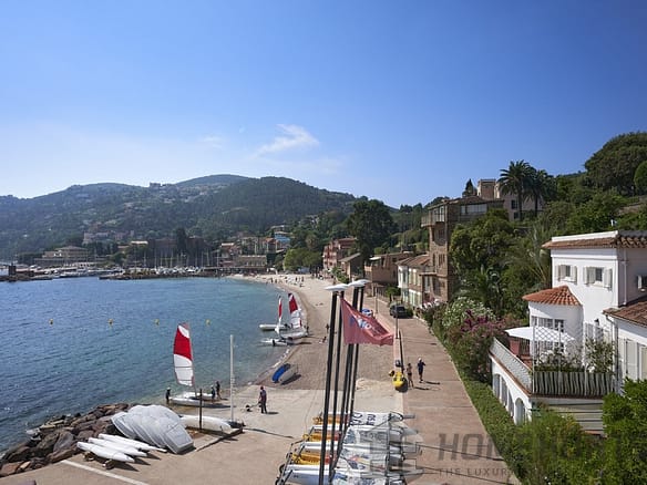 Villa/House For Sale in Theoule Sur Mer 11
