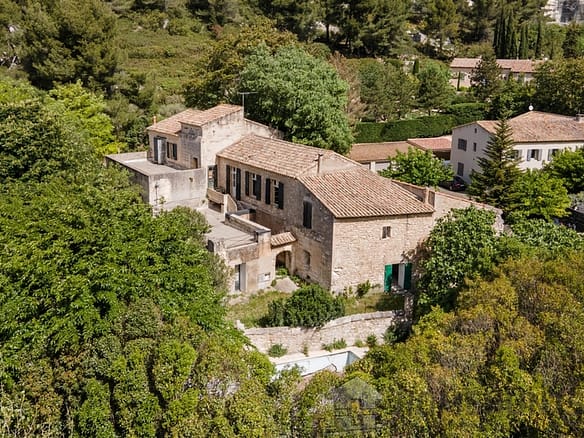 Villa/House For Sale in Les Baux De Provence 7