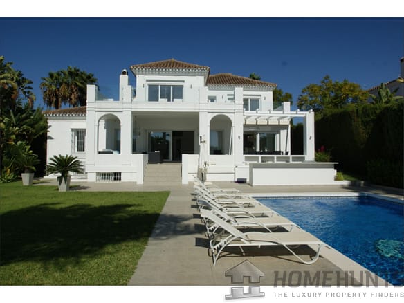 Villa/House For Sale in Nueva Andalucía 15