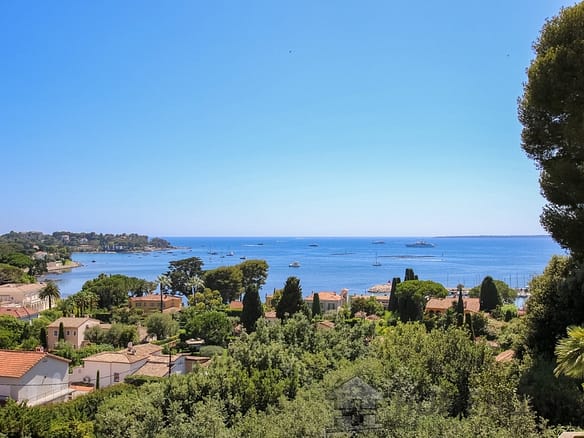 Villa/House For Sale in Cap D Antibes 11