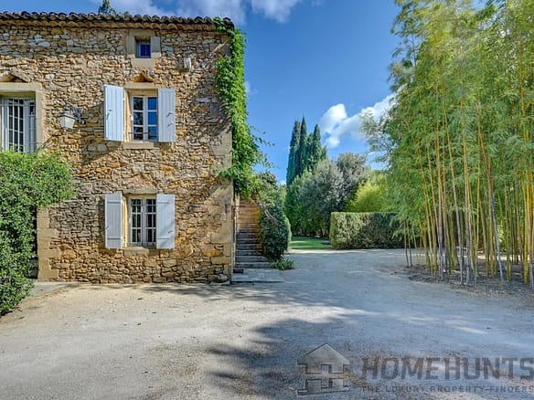 Villa/House For Sale in Uzes 15