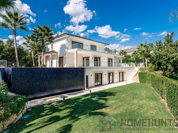 6 Bedroom Villa/House in Nueva Andalucía 30