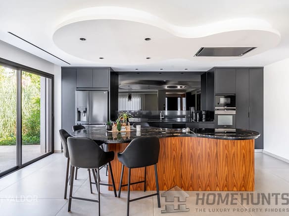 4 Bedroom Villa/House in Anse 3